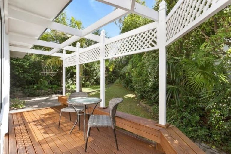 Photo of property in 2/70 Churchill Road, Murrays Bay, Auckland, 0630
