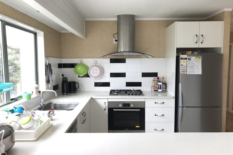 Photo of property in 1/4 Mossop Rise, Glenfield, Auckland, 0629