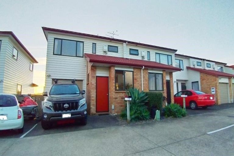 Photo of property in 19/22 Northcross Drive, Oteha, Auckland, 0632