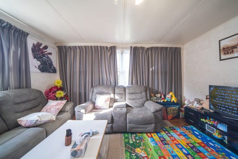 Photo of property in 27 Willis Street, Bader, Hamilton, 3206