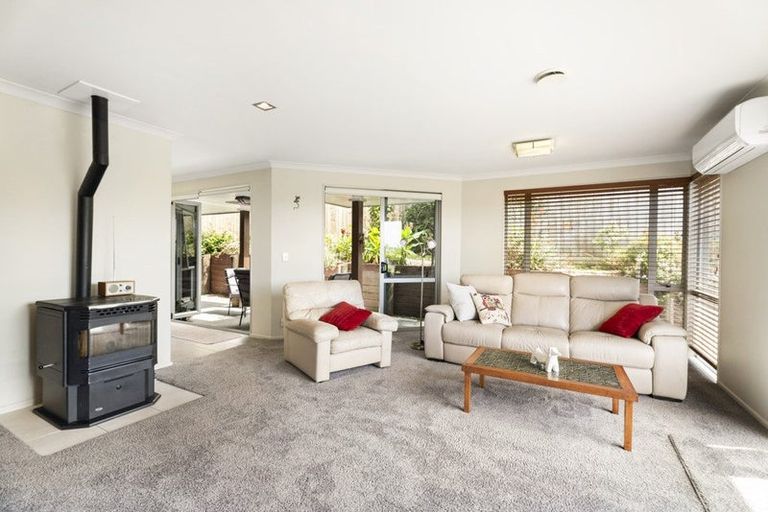 Photo of property in 17 Roseville Road, Gulf Harbour, Whangaparaoa, 0930