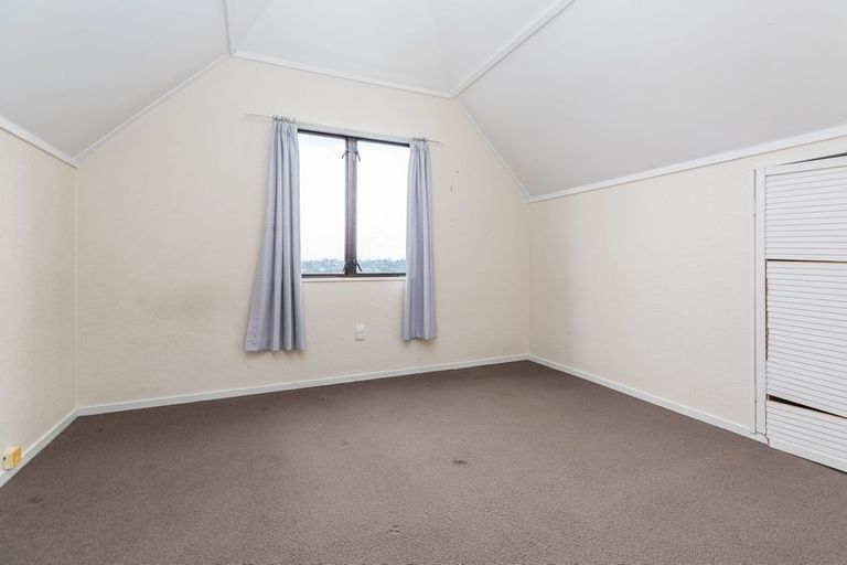 Photo of property in 2/24 Thalia Place, Totara Vale, Auckland, 0629