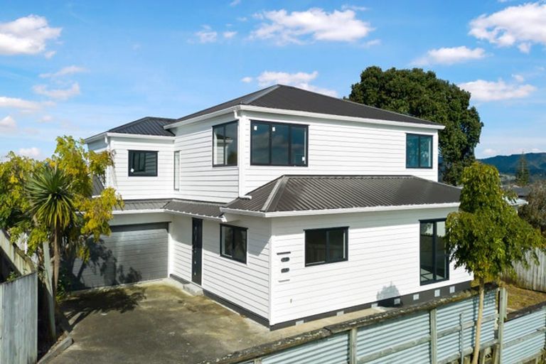 Photo of property in 4190a Great North Road, Glendene, Auckland, 0602