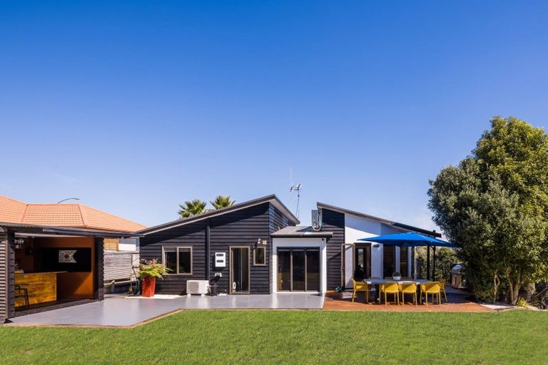 Photo of property in 12 Caversham Drive, Rototuna, Hamilton, 3210