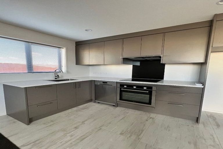 Photo of property in 5 Poutawa Lane, Clarks Beach, 2122