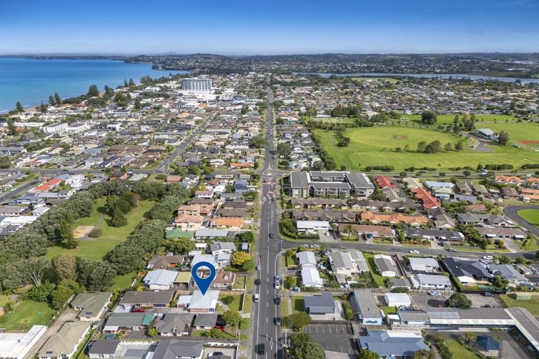 Photo of property in 1/179 Centreway Road, Orewa, 0931