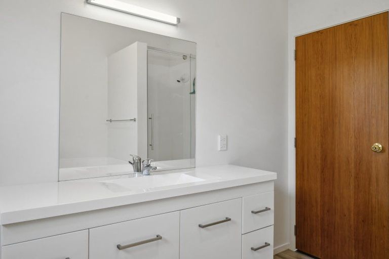 Photo of property in 2/11 Kereru Street, Two Mile Bay, Taupo, 3330