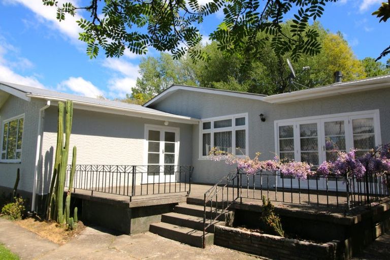 Photo of property in 19 Ongo Road, Hunterville, 4730