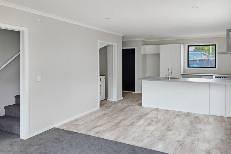 Photo of property in 4/64 Glen Road, Stokes Valley, Lower Hutt, 5019