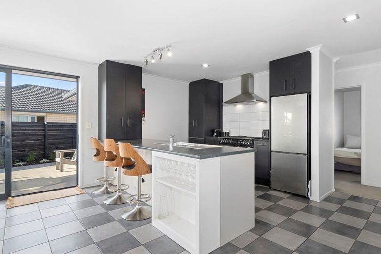 Photo of property in 50 Ocean View Rise, Ruakaka, 0116