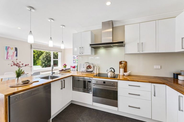 Photo of property in 2 Whanake Street, Titahi Bay, Porirua, 5022