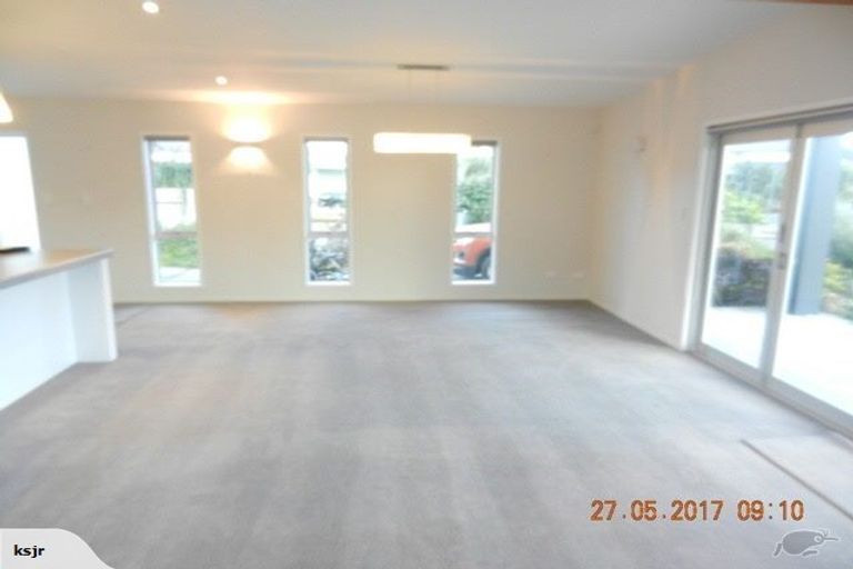 Photo of property in 10 Paradise Point Place, One Tree Point, 0118