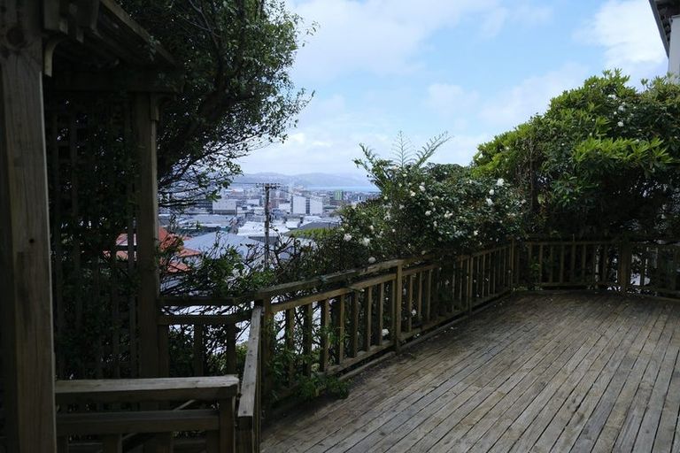 Photo of property in 27 Bidwill Street, Mount Cook, Wellington, 6021