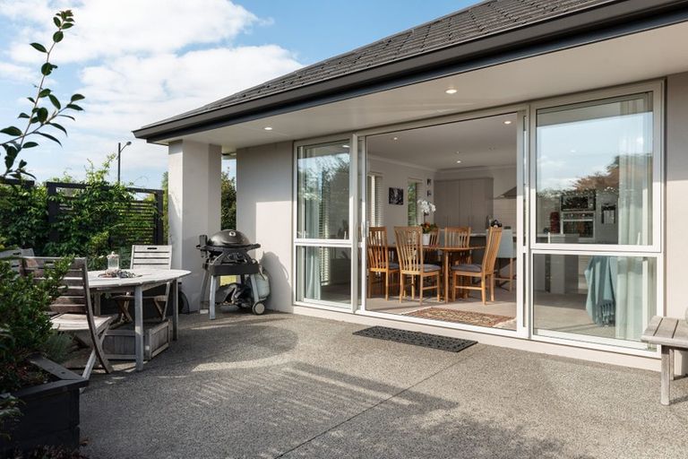 Photo of property in 2 Tranquil Grove, Omokoroa, 3114