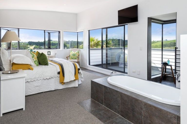 Photo of property in 9 Ramoana Mews, Shelly Park, Auckland, 2014