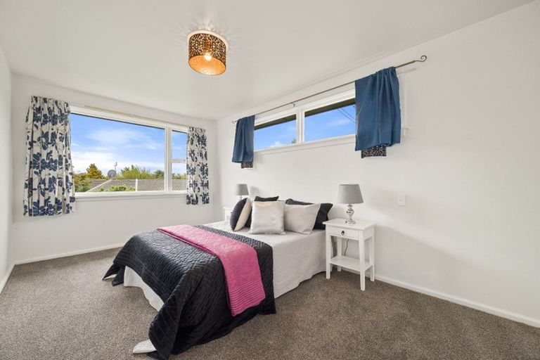 Photo of property in 16 Ilfracombe Place, Burnside, Christchurch, 8053