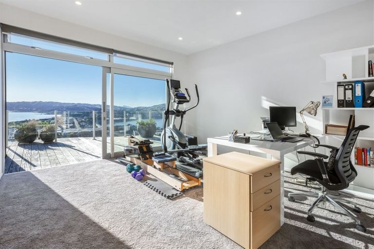 Photo of property in 10 Seascape View, Paremata, Porirua, 5024