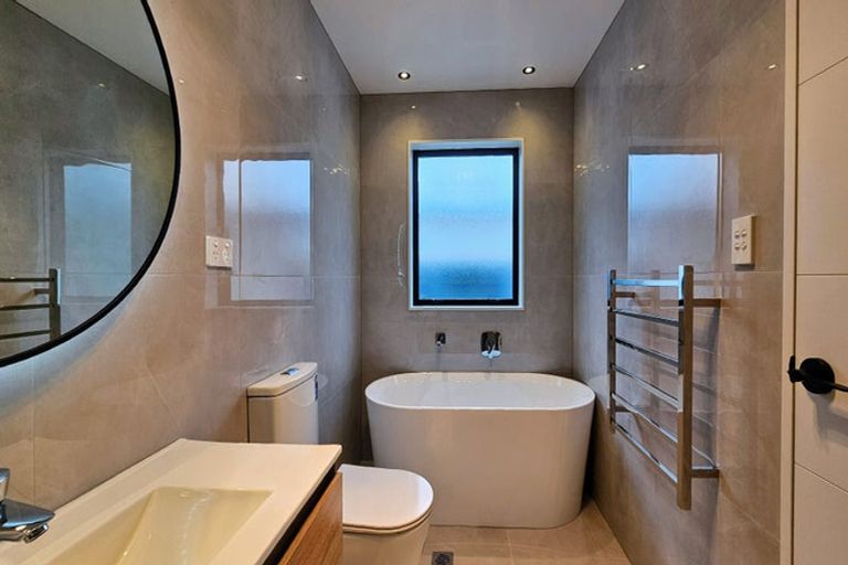 Photo of property in 7b Lewisham Street, Highland Park, Auckland, 2010