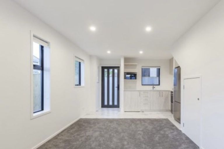 Photo of property in 1/22 Yeovil Road, Te Atatu Peninsula, Auckland, 0610
