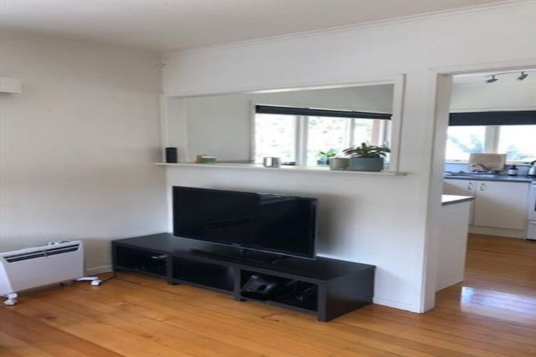 Photo of property in 1/23 Evelyn Place, Hillcrest, Auckland, 0627