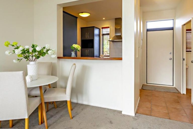 Photo of property in 8/2 Armoy Drive, East Tamaki, Auckland, 2016