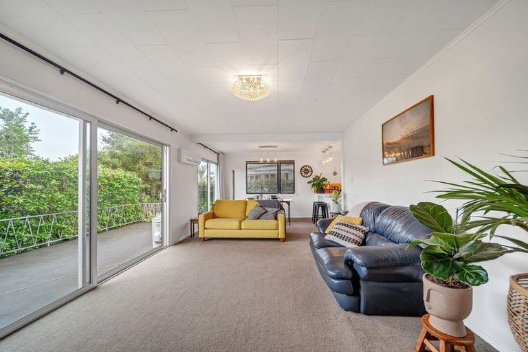 Photo of property in 10 Beaumont Crescent, Frankleigh Park, New Plymouth, 4310