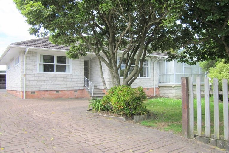 Photo of property in 40 Farquhar Road, Glendene, Auckland, 0602