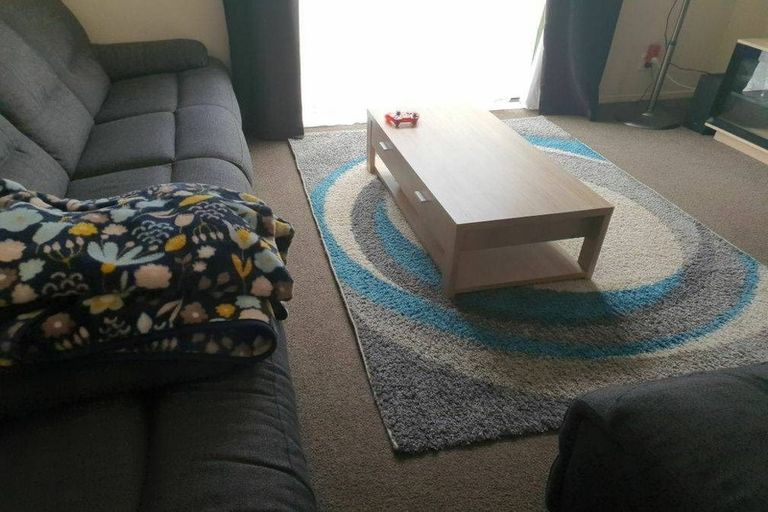 Photo of property in 2/4 Charlenne Close, Ranui, Auckland, 0612