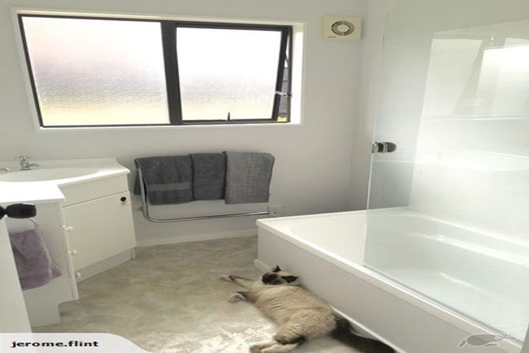 Photo of property in 17 Cobar Close, Maupuia, Wellington, 6022