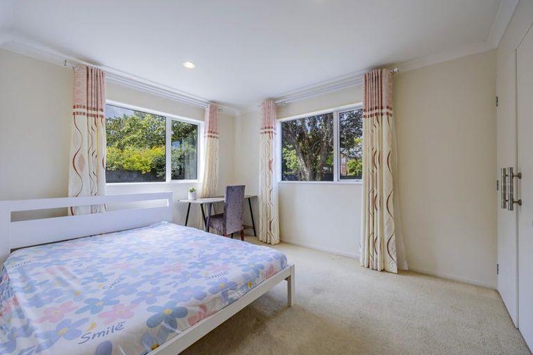 Photo of property in 22 Merriefield Avenue, Forrest Hill, Auckland, 0620