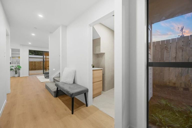 Photo of property in 1b Mamuku Drive, Massey, Auckland, 0614