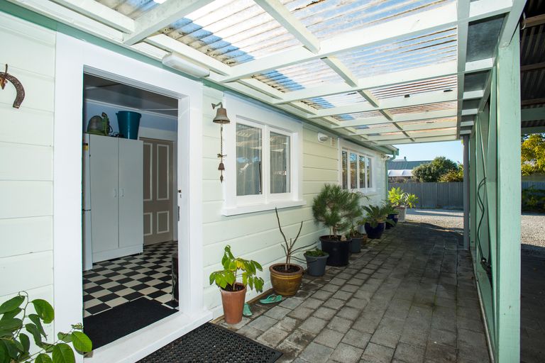 Photo of property in 56 Awapuni Road, Awapuni, Gisborne, 4010