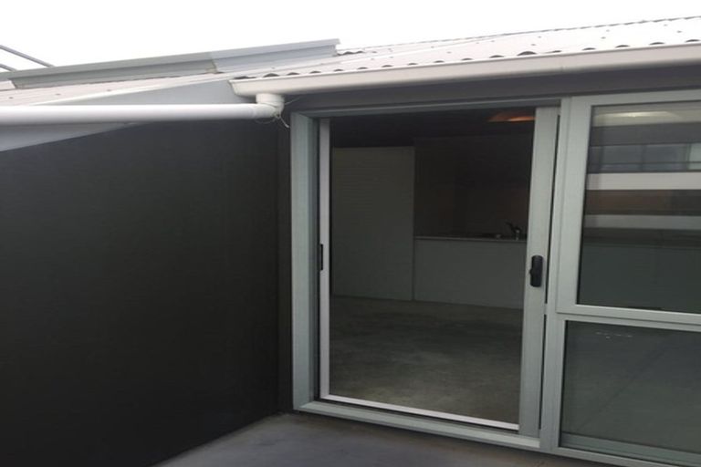 Photo of property in Metro Apartments, 16/220 Thorndon Quay, Pipitea, Wellington, 6011