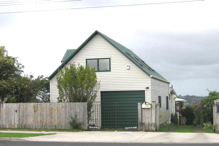 Photo of property in 1/210 Sturges Road, Henderson, Auckland, 0612