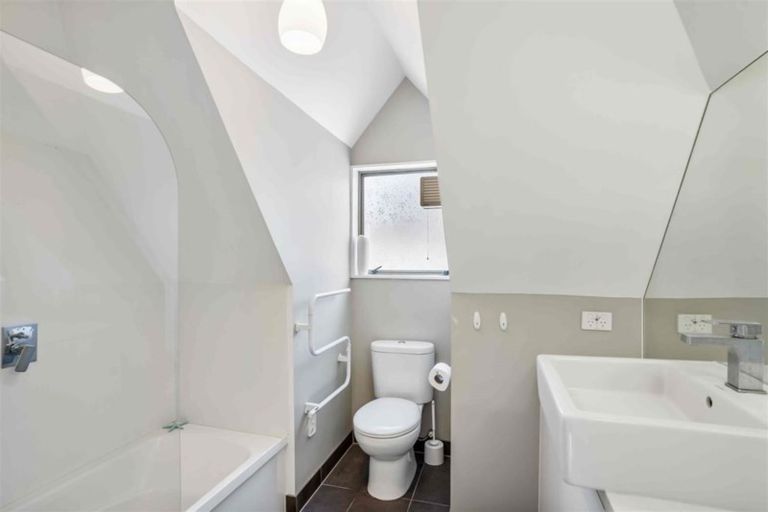 Photo of property in 2/6 Miraka Place, Birkenhead, Auckland, 0626