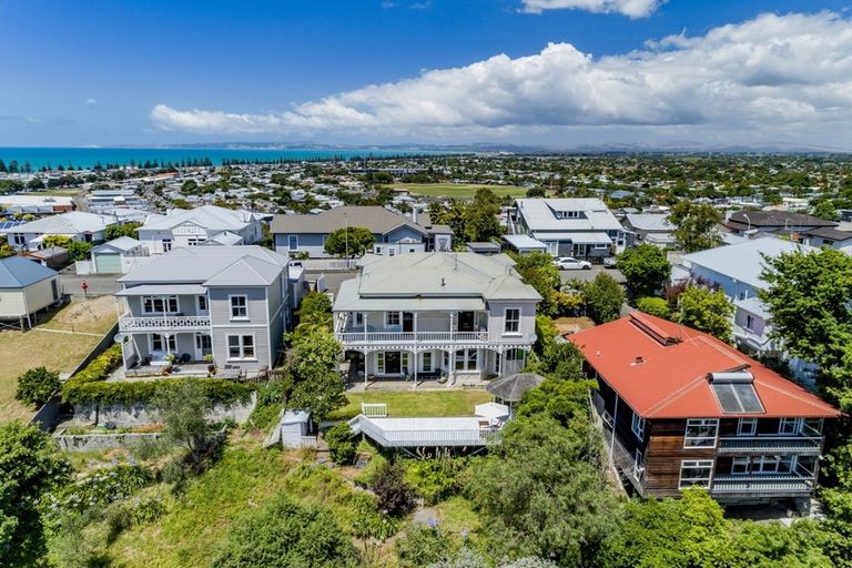 Photo of property in 21 May Avenue, Hospital Hill, Napier, 4110