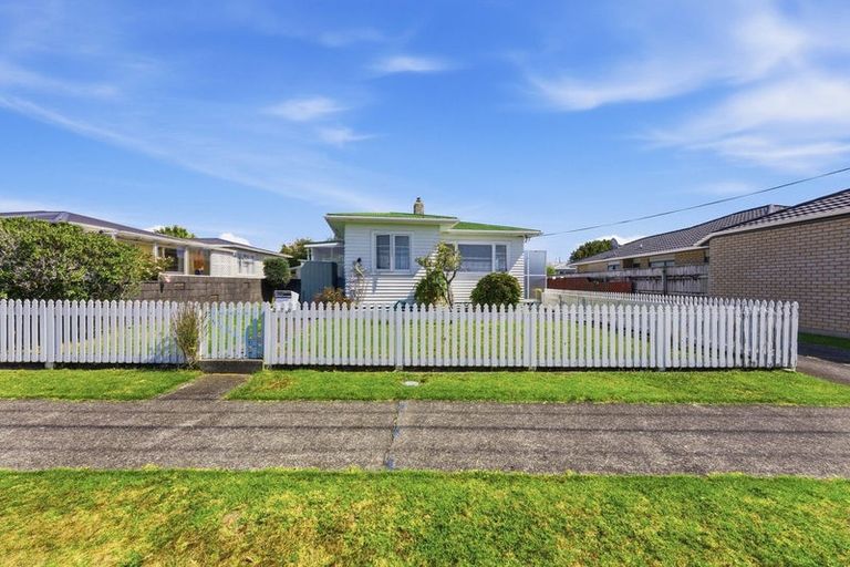 Photo of property in 278 Mangorei Road, Merrilands, New Plymouth, 4312