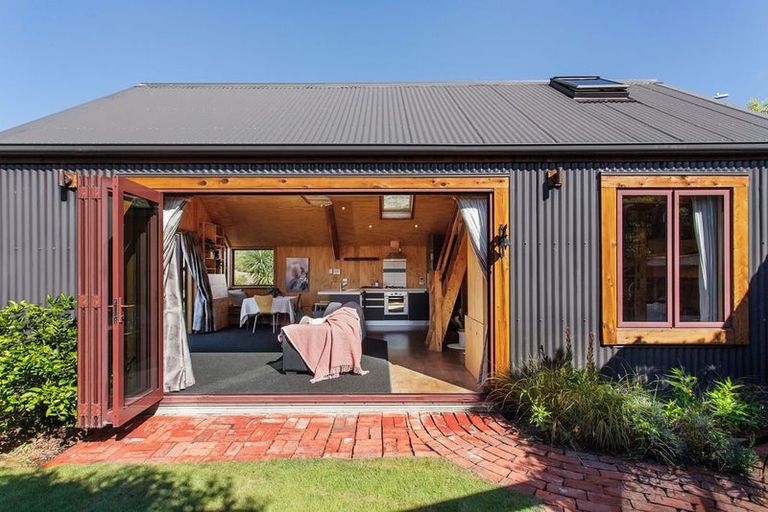 Photo of property in 37 Flinders Road, Heathcote Valley, Christchurch, 8022