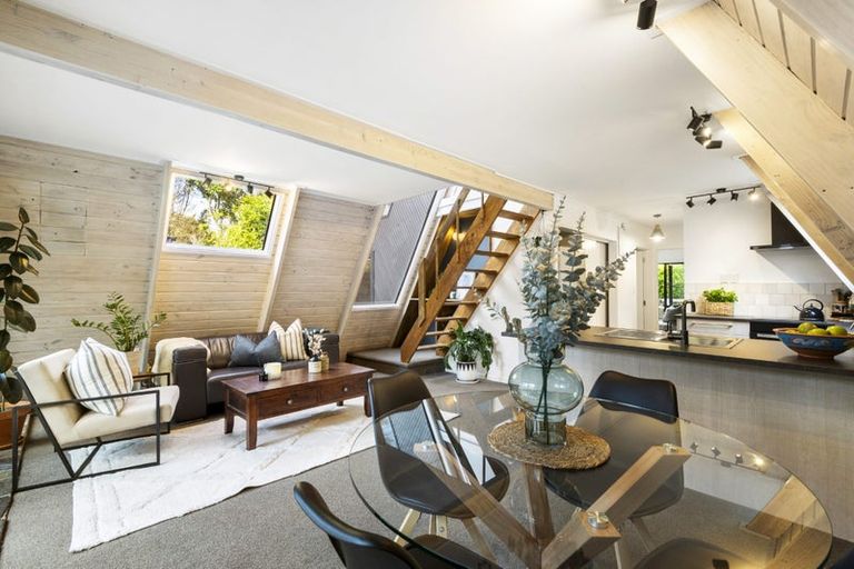 Photo of property in 1/5 Glenbush Place, Birkenhead, Auckland, 0626