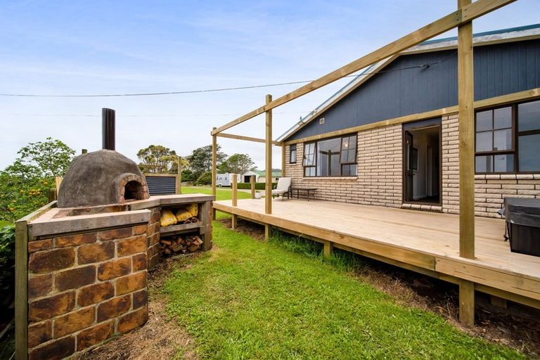 Photo of property in 136 Nopera Road, Waiiti, Urenui, 4377