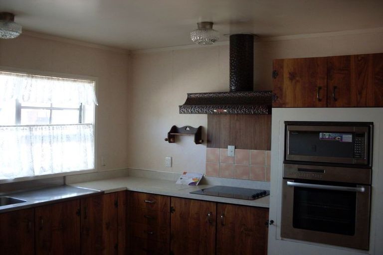 Photo of property in 32 Gilbass Avenue, Hamilton Lake, Hamilton, 3204