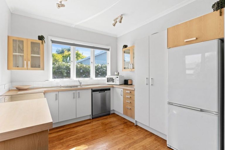 Photo of property in 64 Cologne Street, Martinborough, 5711