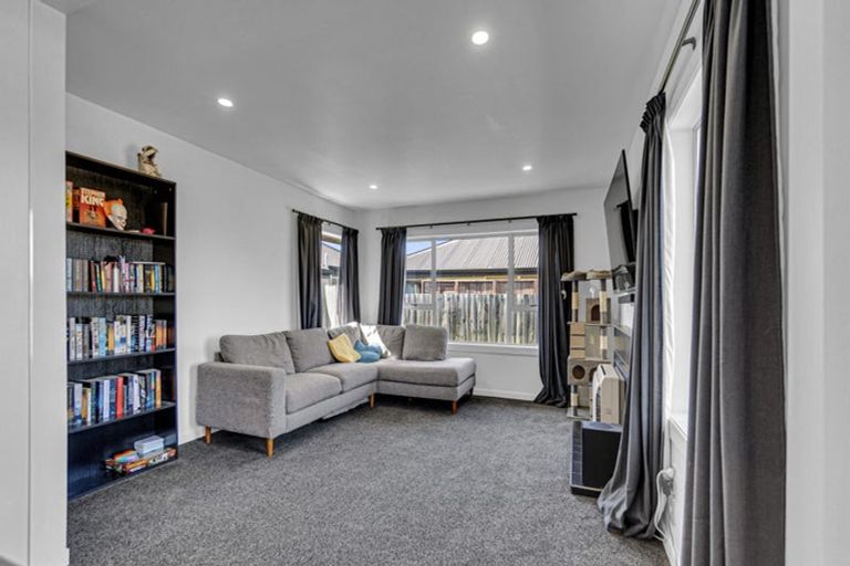 Photo of property in 32 Bentley Street, Russley, Christchurch, 8042