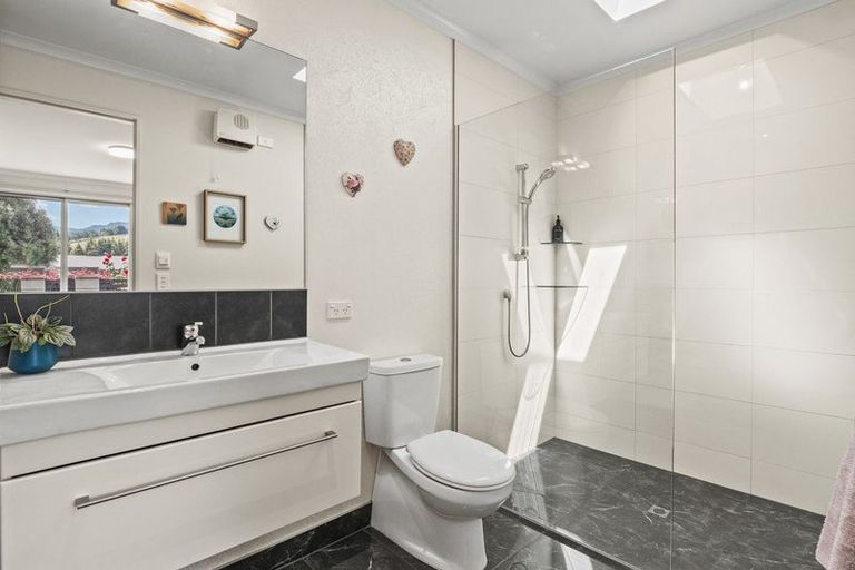 Photo of property in 10 Coburn Place, Lake Hayes, Queenstown, 9304