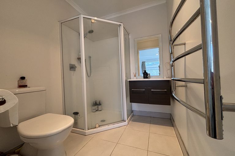Photo of property in 55 Matipo Road, Te Atatu Peninsula, Auckland, 0610