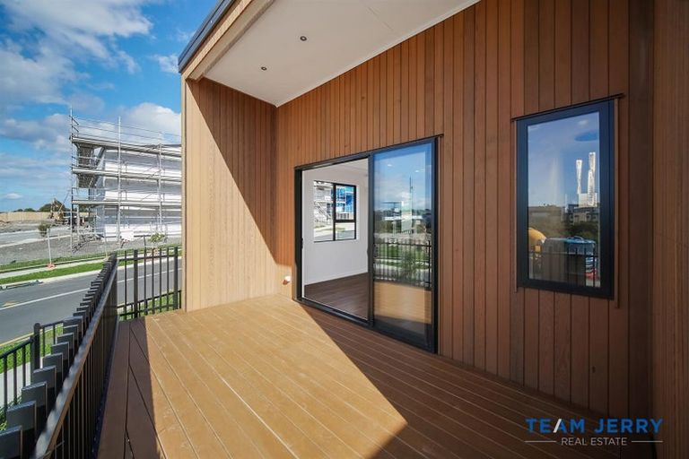 Photo of property in 20 Kuaha Road, Massey, Auckland, 0614