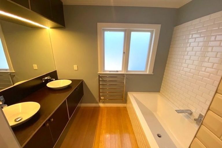 Photo of property in 29 Maida Vale Road, Roseneath, Wellington, 6011