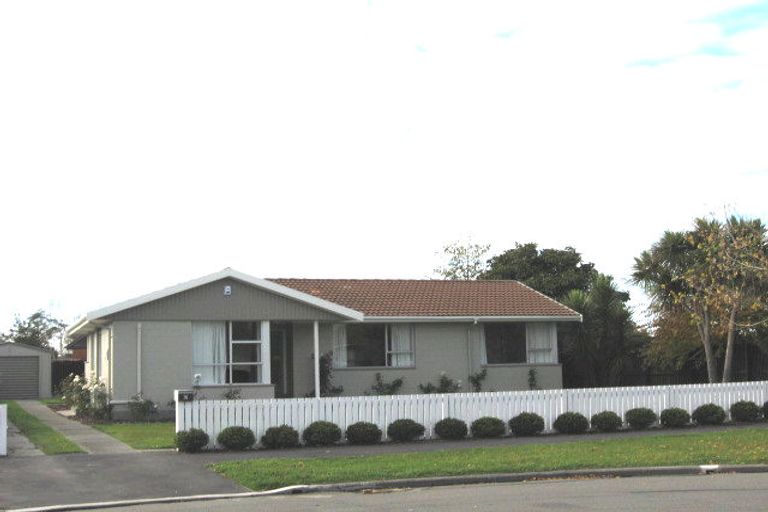 Photo of property in 26 La Perouse Place, Northcote, Christchurch, 8052
