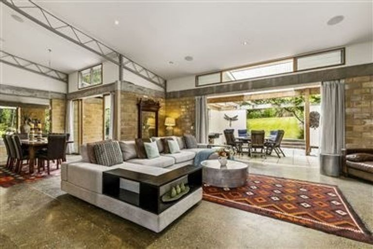 Photo of property in 250 Bawden Road, Dairy Flat, Albany, 0792