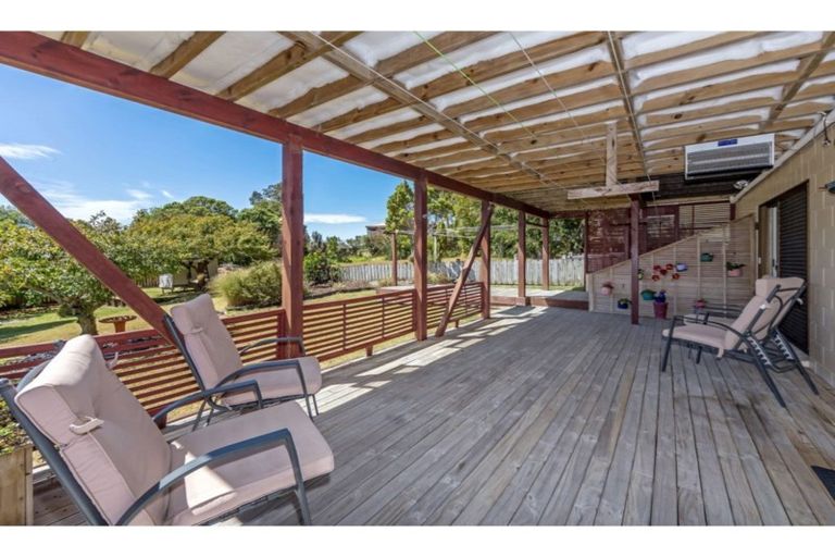 Photo of property in 1394 Whangaparaoa Road, Army Bay, Whangaparaoa, 0930